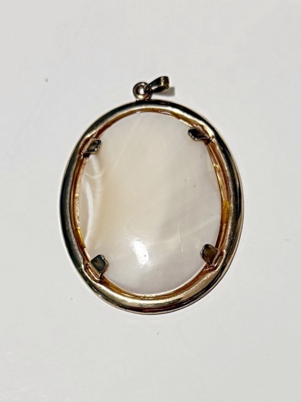 Vintage, Yellow Gold Oval Mother of Pearl Stone Necklace Pendant